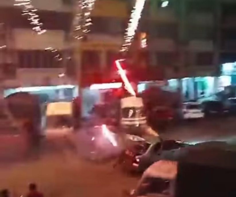 行驶车上疯放烟花 警证实逮捕1人