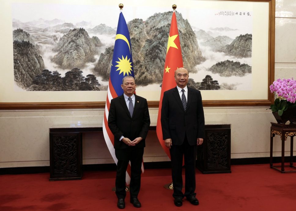 要下///法迪拉(左)与刘国中在钓鱼台国宾馆举行双边会谈。(马新社图)