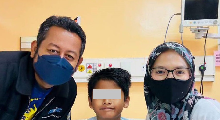 视频 | 12岁男童频呕吐还短暂失明·父母:不忍心告诉他患罕见癌