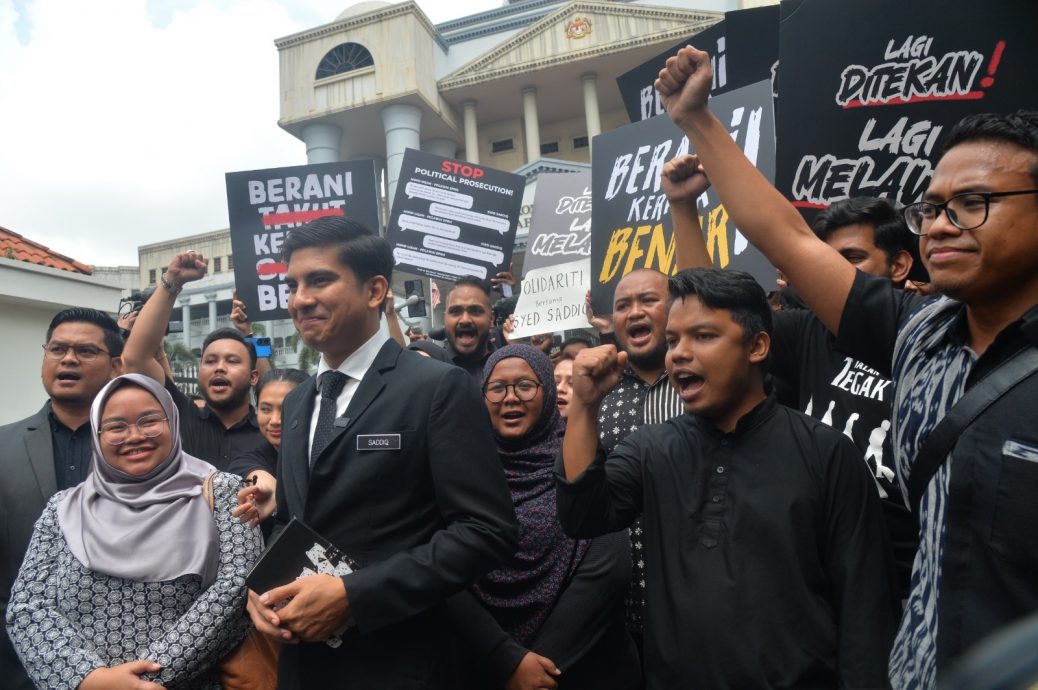 视频 |“越被压迫越要反抗”支持者挺赛沙迪讨回公道