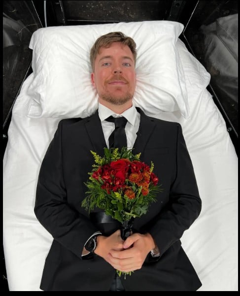 视频 | 网红躺棺材自我活埋地底一周 毫发无损但内心煎熬