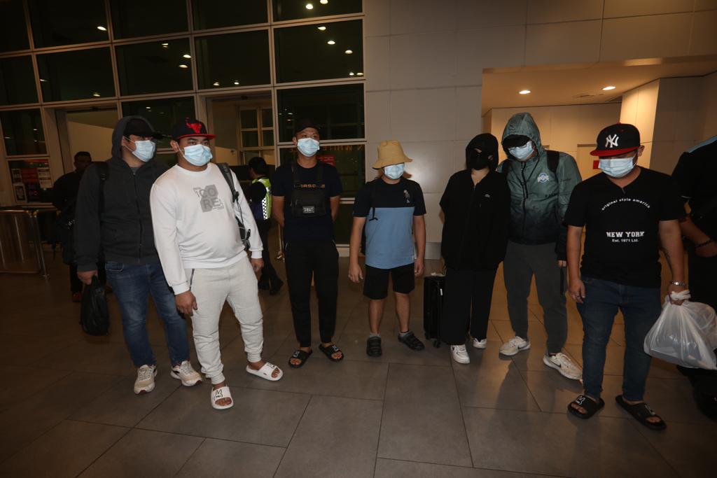 视频 | 遭电击处罚留下伤痕 游河逃生7猪仔回大马了!