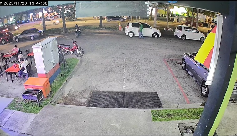 视频 | 陌生人假扮车主朋友 洗车店上演2分钟偷车!