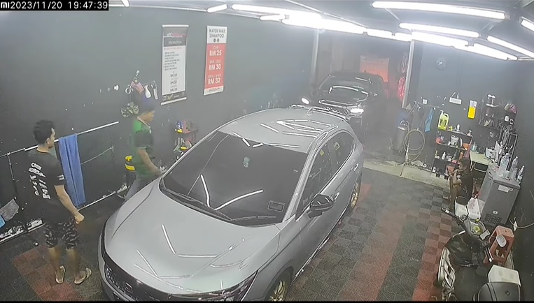 视频 | 陌生人假扮车主朋友 洗车店上演2分钟偷车!