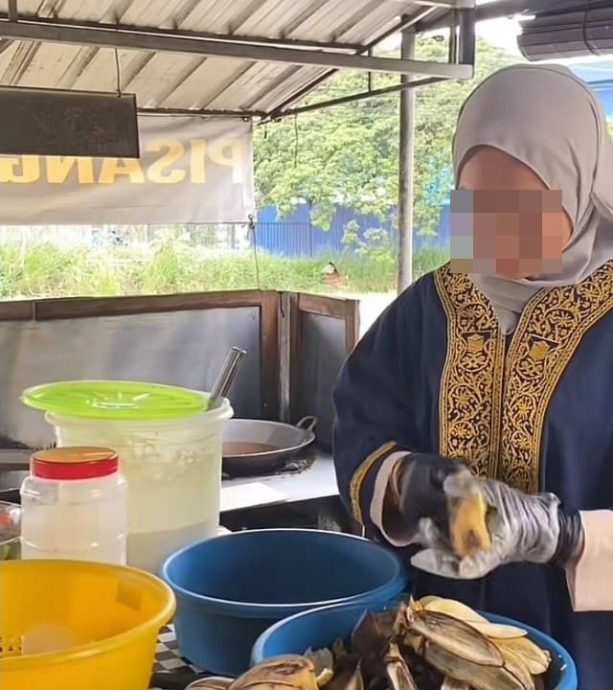 视频|穿毕业袍炸香蕉打兵乓博眼球  UiTM校长：请尊重毕业袍