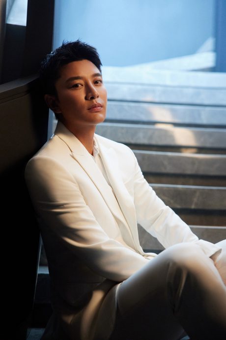 贾乃亮疑有新恋情 被拍带短发女回家