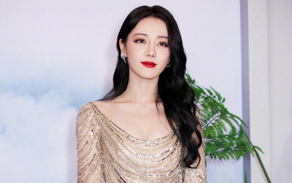 迪丽热巴不爽节目截丑图 反遭网批:最无聊的人