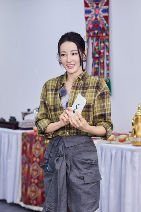 迪丽热巴不爽节目截丑图 反遭网批:最无聊的人