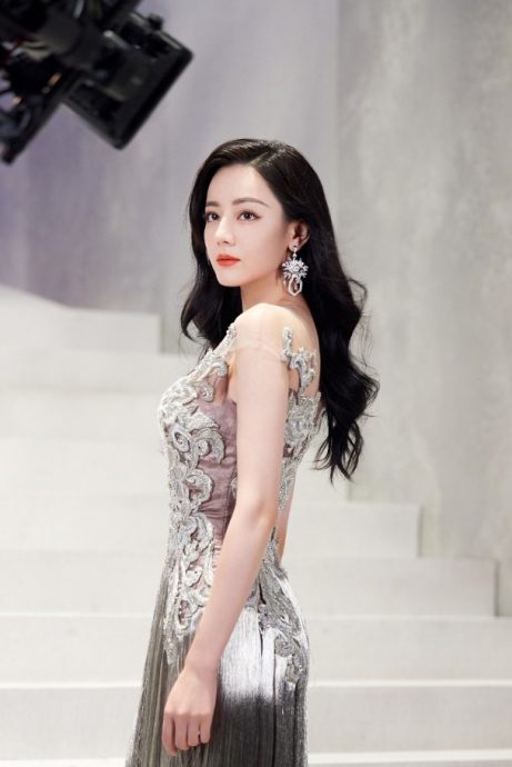 迪丽热巴不爽节目截丑图 反遭网批:最无聊的人