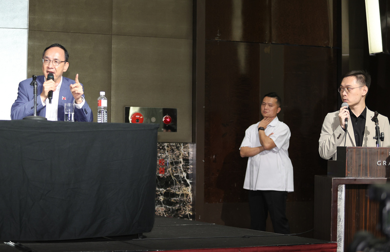 郭柯侯会谈不欢而散 蓝白合破局 柯周五早自行登记参选