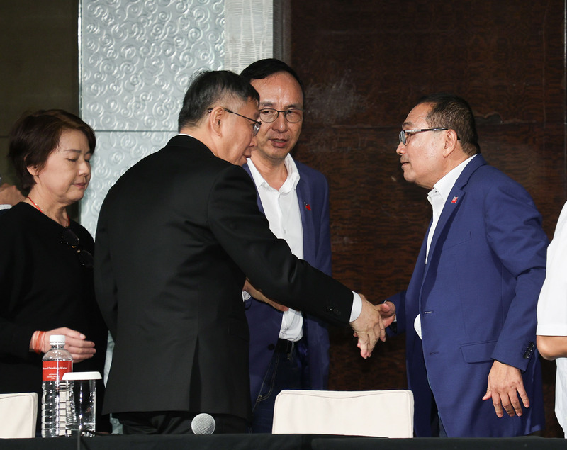 郭柯侯会谈不欢而散 蓝白合破局 柯周五早自行登记参选