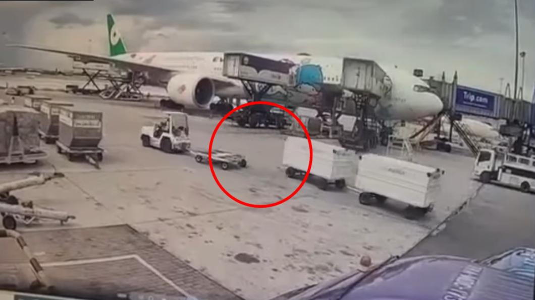 长荣航空车祸“机身撞破洞”！262名旅客滞留