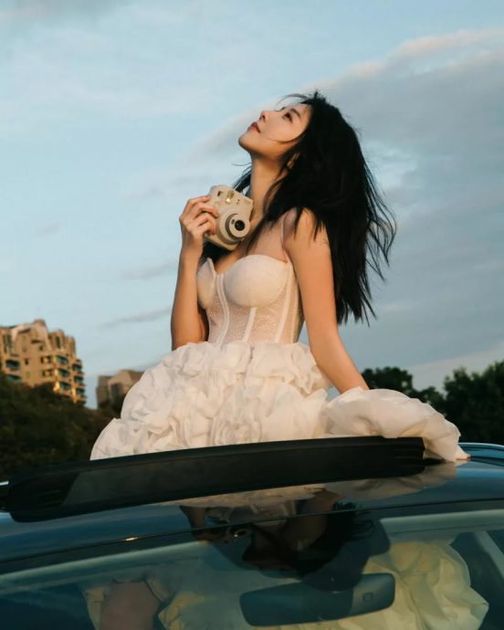 闪嫁吴慷仁? 邵雨薇晒性感婚纱照