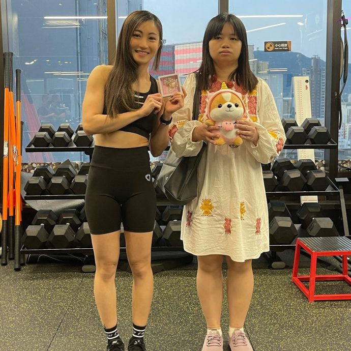 阿仪再发文为黄榕护航 与网民发生“口水战”