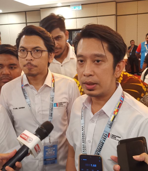 阿当阿里:足球场种Zeon Zoysia草 砂拉越接纳 玻璃市探讨