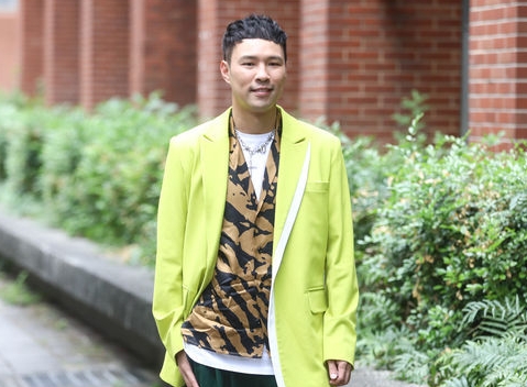 陈威全4年抱3儿 认真考虑结扎