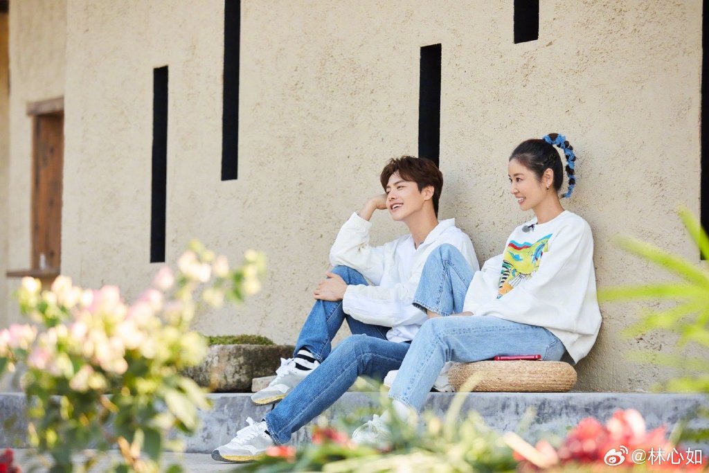 霍建华接送女儿上学 林心如自曝在家睡觉