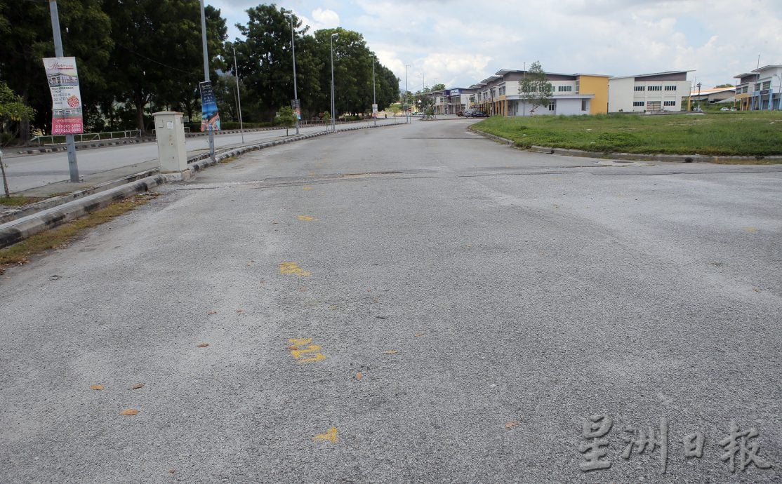 霹：封底主文／120档小贩 中央辟饮食区 逢周六摆摊 华城湖畔夜市1111开跑