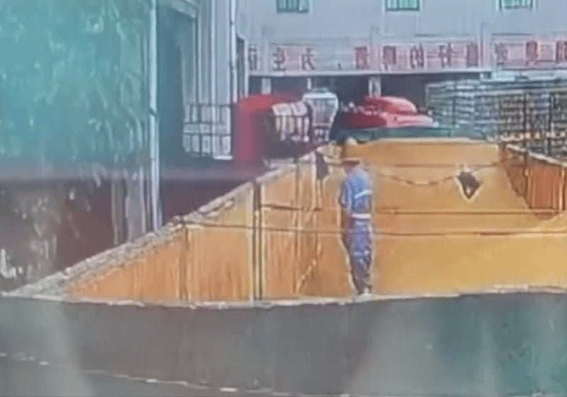 青岛啤酒小便风波 涉事工人被行拘