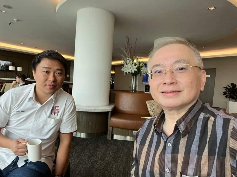 魏家祥搭飞机遇延误问题