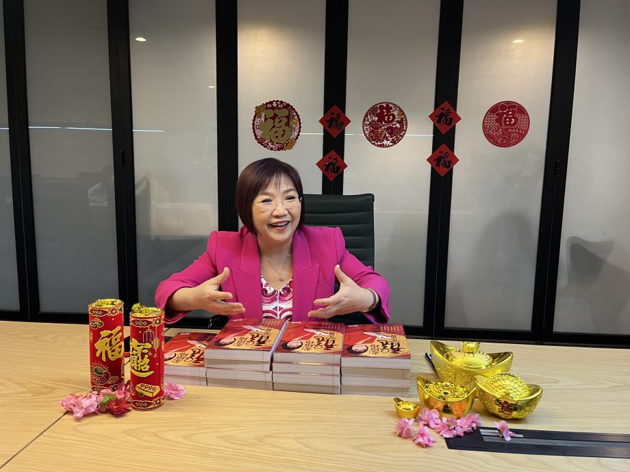  麦玲玲摇身变班主任 玄学课堂授课龙年运程