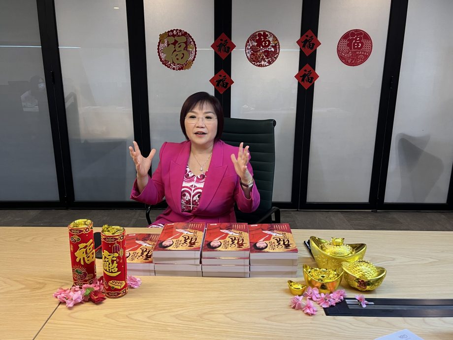  麦玲玲摇身变班主任 玄学课堂授课龙年运程