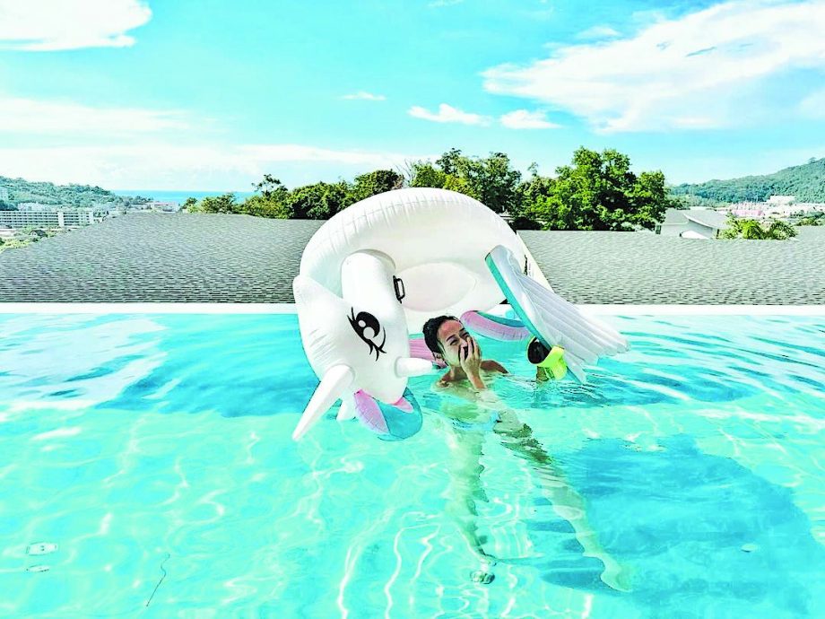 黄心颖晒独角兽暗踩? 汤洛雯大方回7字