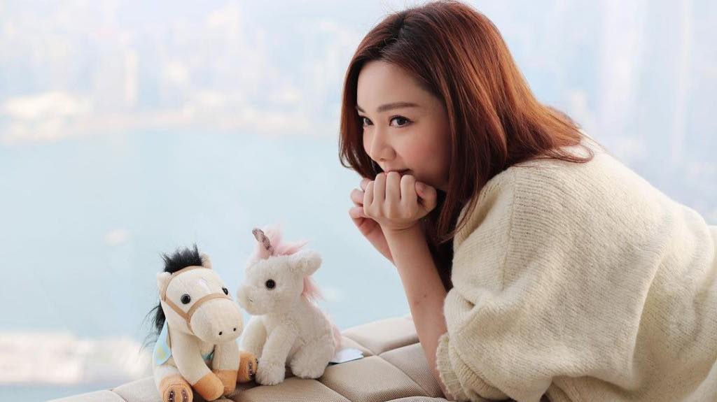 黄心颖晒独角兽暗踩? 汤洛雯大方回7字