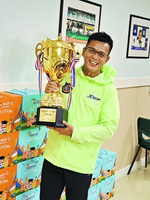 黄日华否认与关宝慧结婚 习惯单身难投入新感情