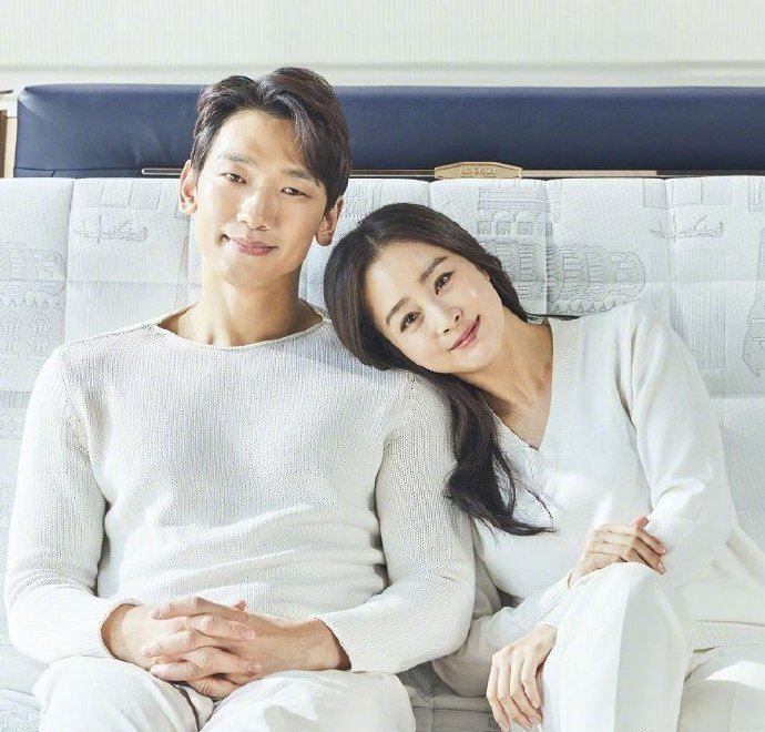 (7)Rain夫妻美国接女儿被捕获 网叹画面好像偶像剧