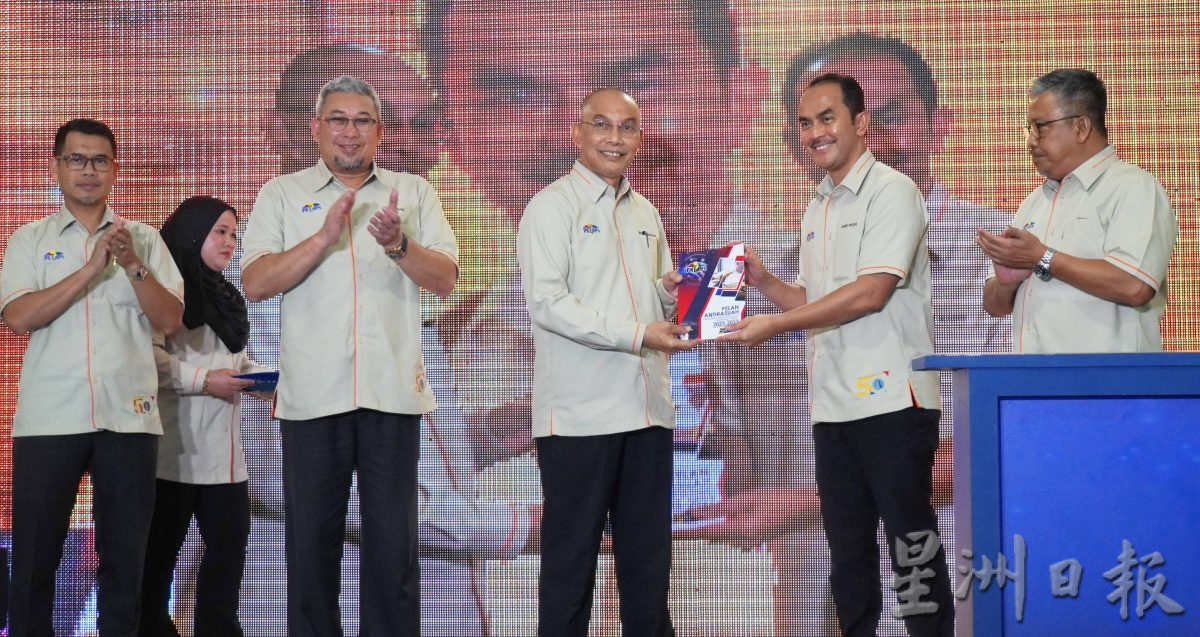 玻获颁布“玻璃市地质公园”认证,全国首个州属名义列地质公园