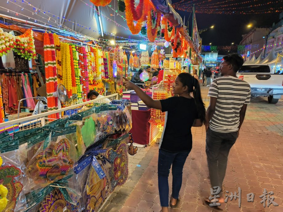 （古城封底主文）《用眼睛去旅游》：小印度屠妖节市集