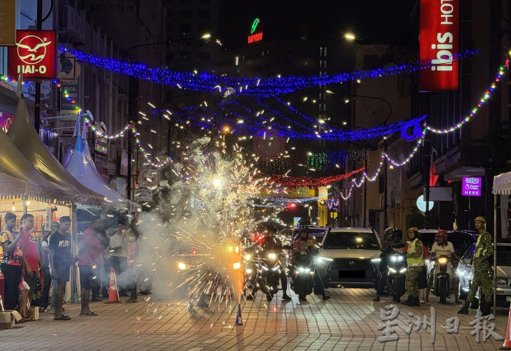 （古城封底主文）《用眼睛去旅游》：小印度屠妖节市集