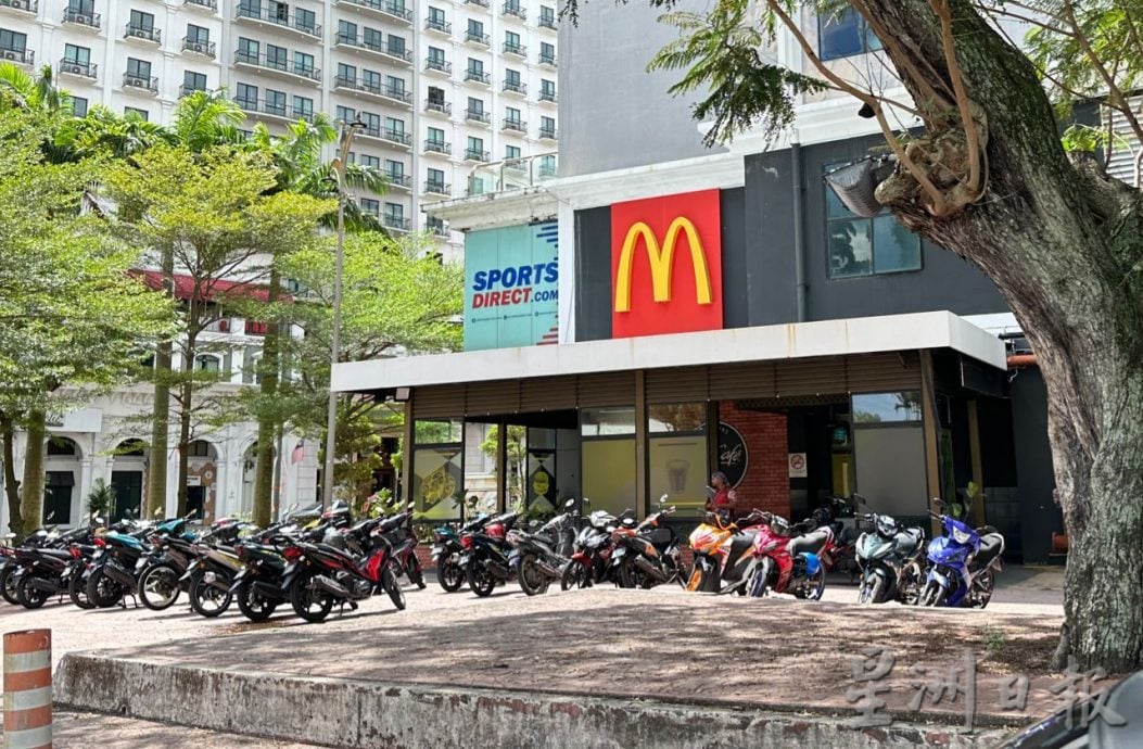 (古城封面主文)受到杯葛事件影响顾客减 甲麦当劳调整营业时间