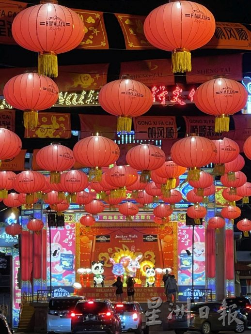（古城封面主文）鸡场街舞台翻新·建永久舞台 燕尾脊屋檐