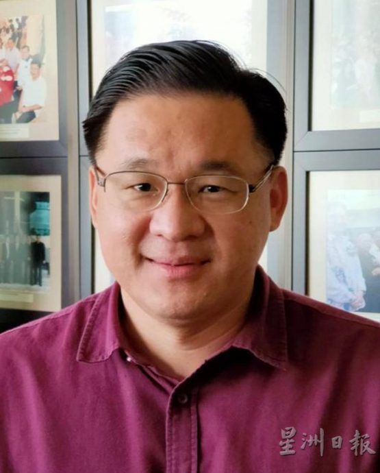 (古城封面主文)鸡场街舞台翻新·建永久舞台 燕尾脊屋檐