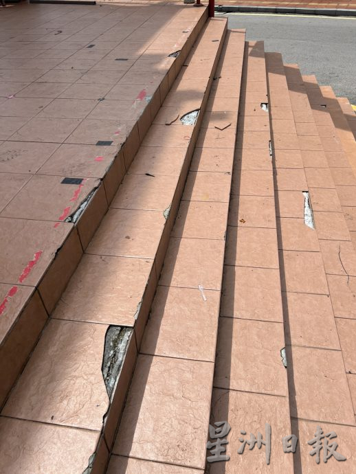 （古城封面主文）鸡场街舞台翻新·建永久舞台 燕尾脊屋檐