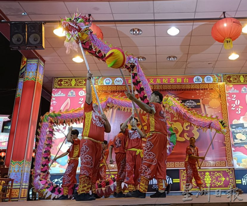 （古城封面主文）鸡场街舞台翻新·建永久舞台 燕尾脊屋檐