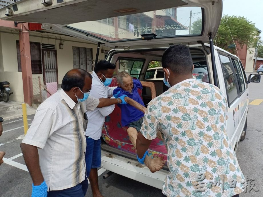 (古城封面副文)独居华裔老翁被安排入住爱心之家