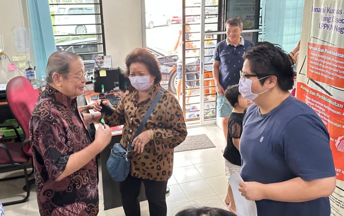 （古城版）林吉祥旋风式到访中医义诊活动 亲切打招呼选民忙合照