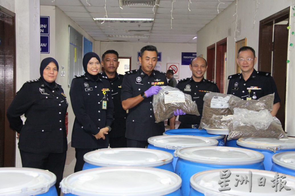 (古城版)警方毒品罪案调查组销毁完成审讯的毒品罪案证物