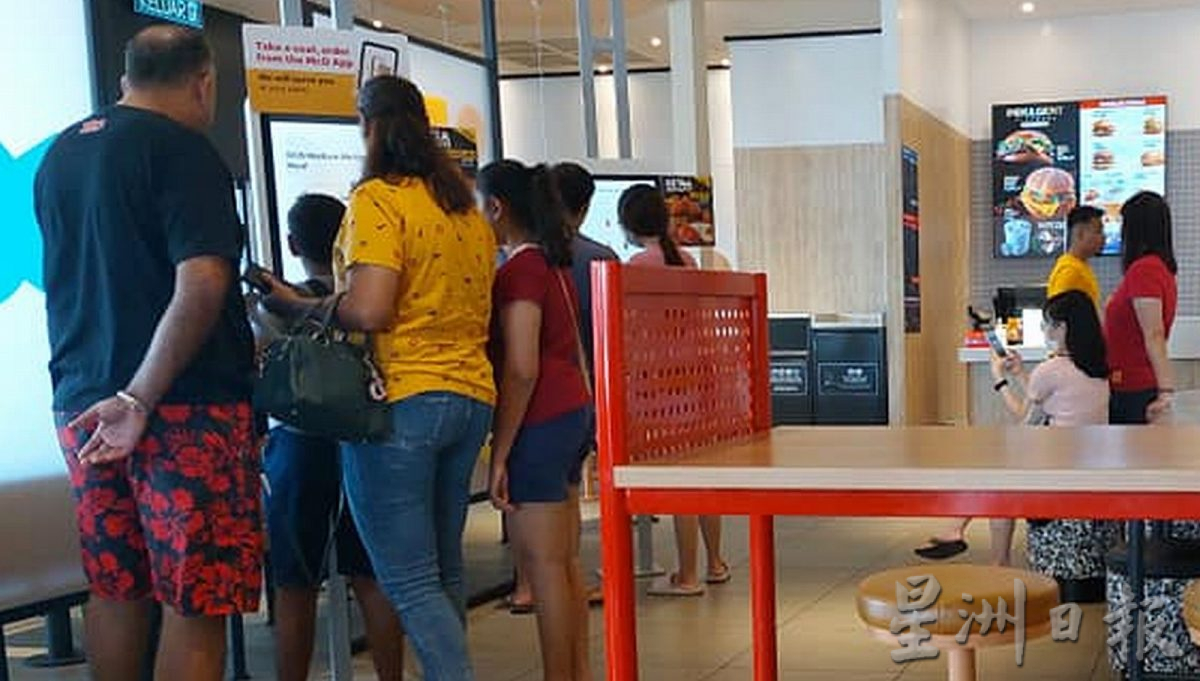 (古城第二版主文)麦当劳餐厅在公假恢复人潮