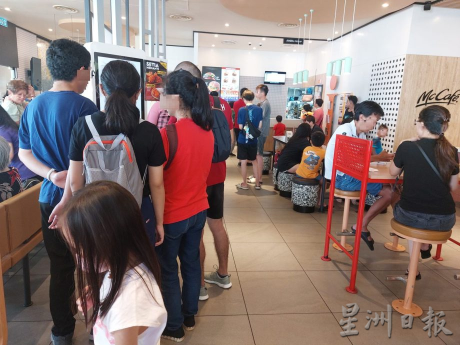 (古城第二版主文)麦当劳餐厅在公假恢复人潮