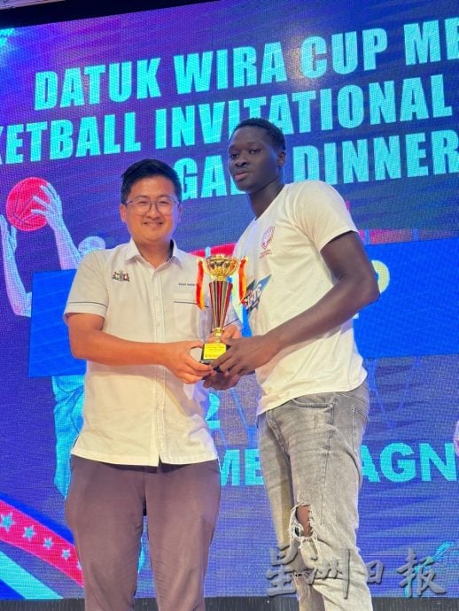 (古城第五版主文)陈江荣冀甲增建国际规格篮球场 助推动甲篮运发展