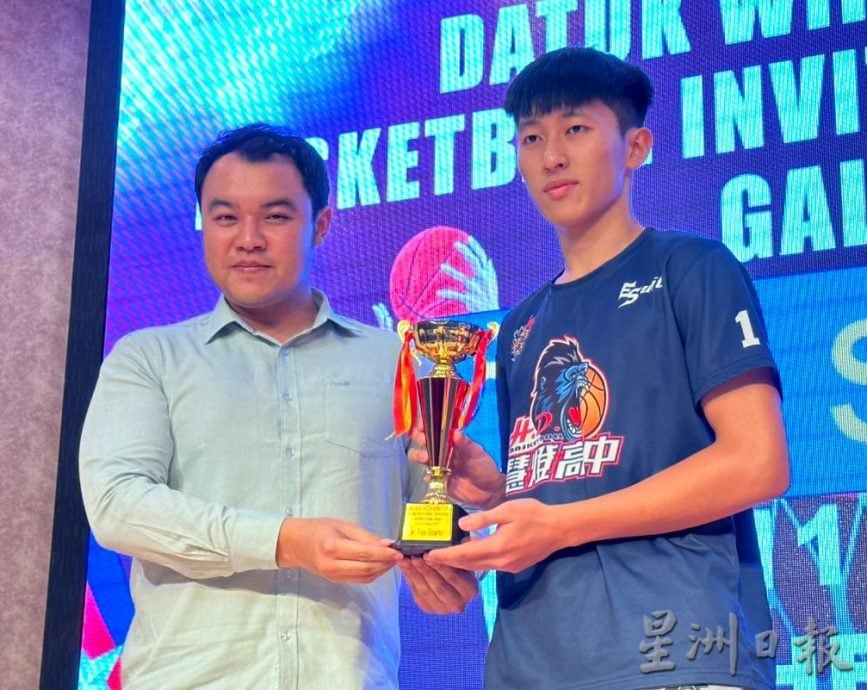 (古城第五版主文)陈江荣冀甲增建国际规格篮球场 助推动甲篮运发展