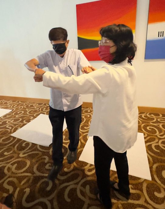 (古城第六版主文)20夫妻重温蜜月情·再系相知心