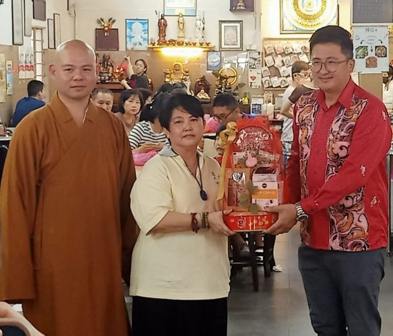 （古城第六版主文）大觉学舍义卖会