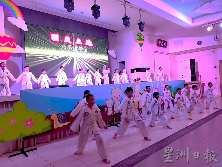 （古城第六版主文）峇章华小《童心筑梦，童向未来》恳亲晚会