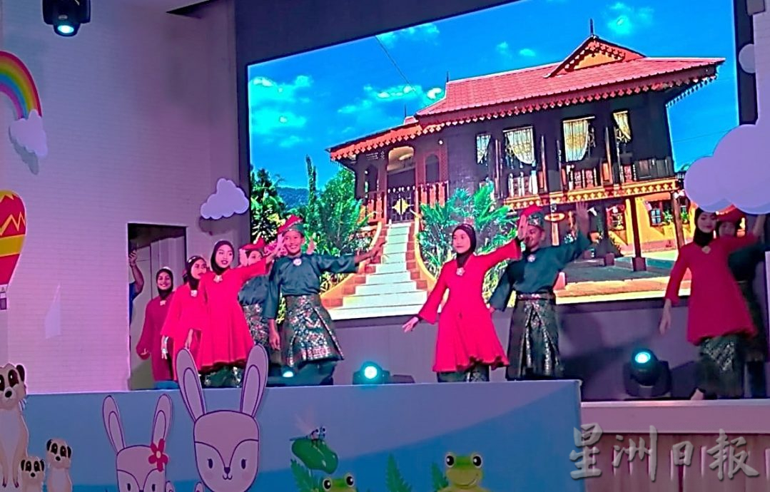 （古城第六版主文）峇章华小《童心筑梦，童向未来》恳亲晚会