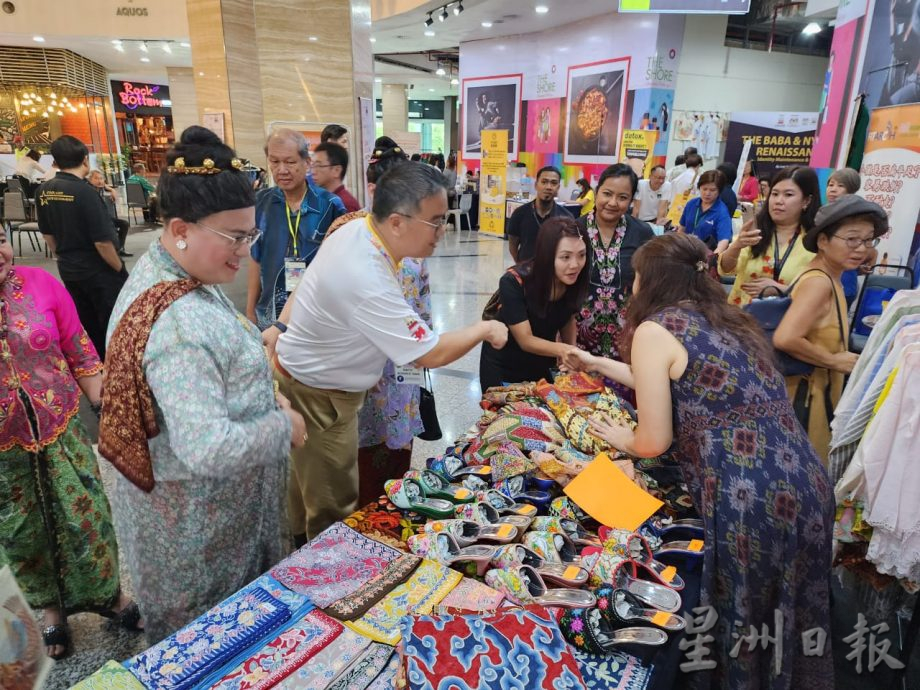 (古城第四版主文)颜泳和:公会作为送王舡保护单位,有必要介绍给世界各地的峇峇娘惹